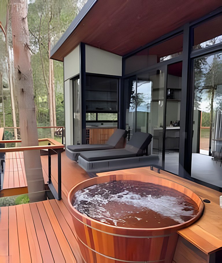 Casa na árvore ofurô + vista nas montanhas | única