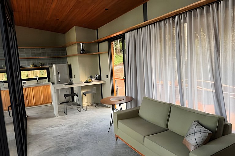 Casa na árvore ofurô + vista nas montanhas | única