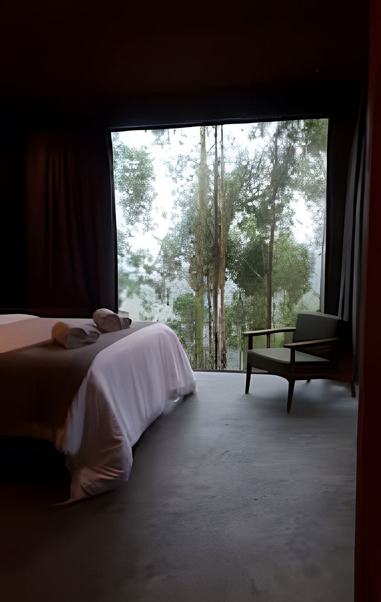 Casa na árvore ofurô + vista nas montanhas | única