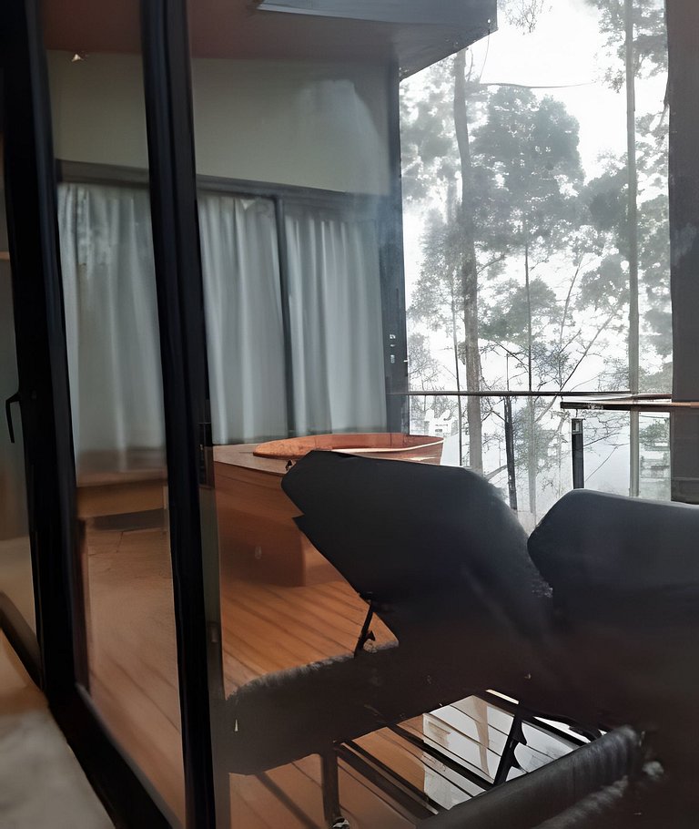 Casa na árvore ofurô + vista nas montanhas | única