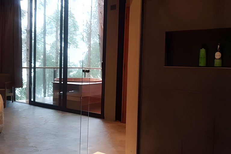 Casa na árvore ofurô + vista nas montanhas | única