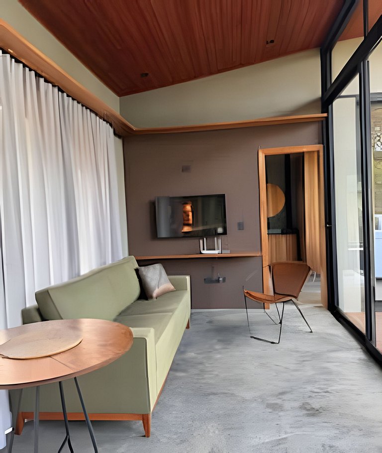 Casa na árvore ofurô + vista nas montanhas | única