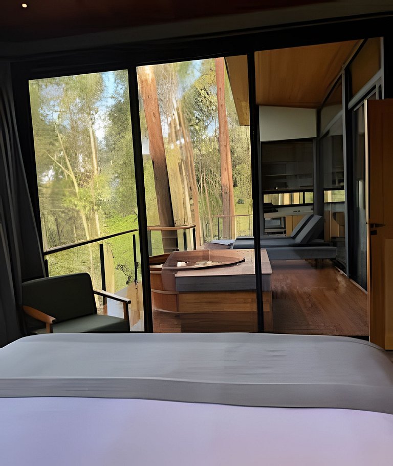 Casa na árvore ofurô + vista nas montanhas | única