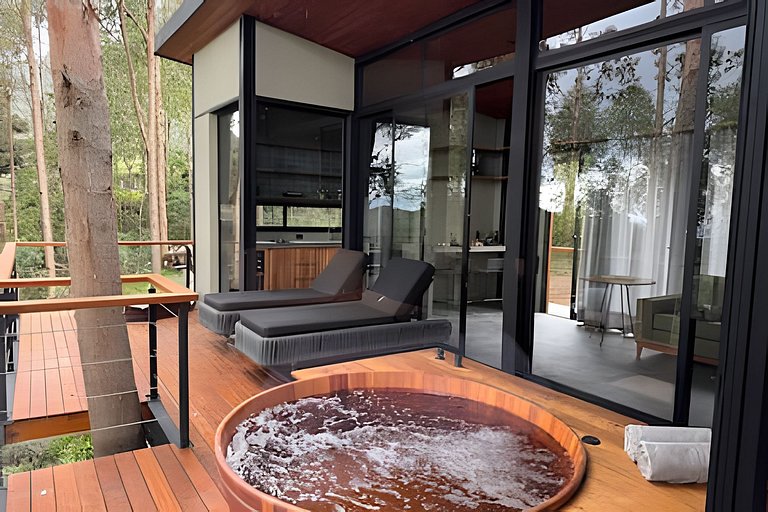 Casa na árvore ofurô + vista nas montanhas | única