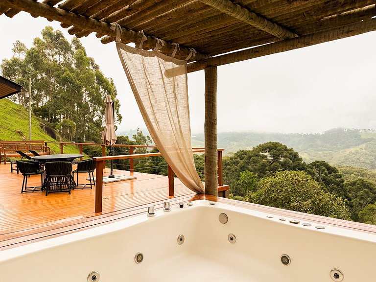 Jacuzzi com vista nas montanhas Refúgio romântico