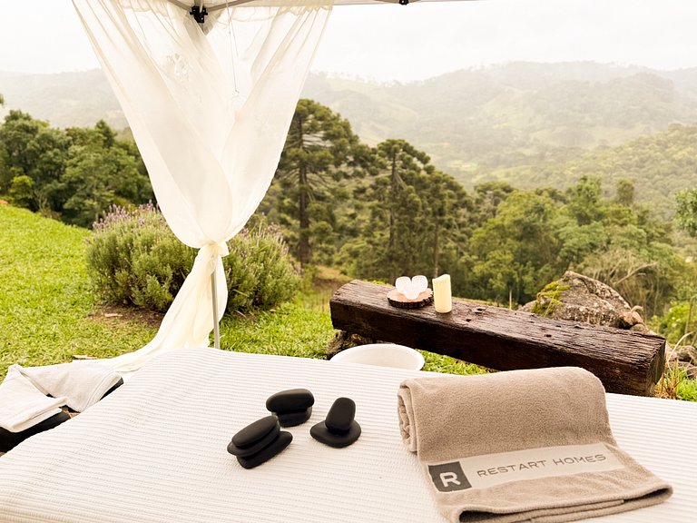 Jacuzzi com vista nas montanhas Refúgio romântico