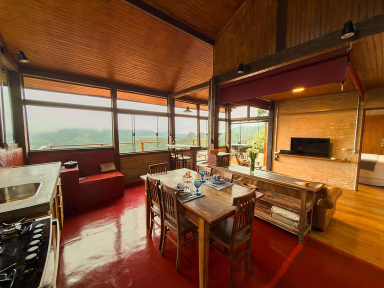 Linda Casa de Montanha com Jacuzzi (Casa Pedra)