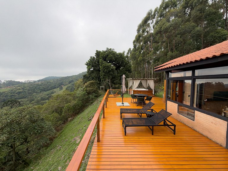 Linda Casa de Montanha com Jacuzzi (Casa Pedra)