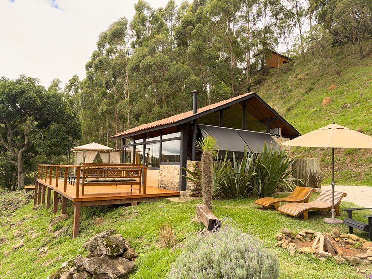Linda Casa de Montanha com Jacuzzi (Casa Pedra)