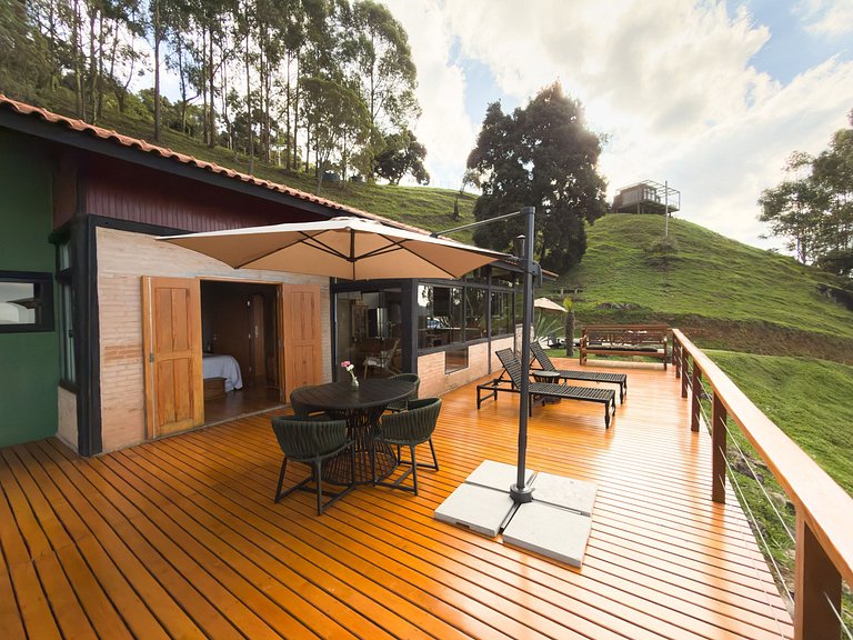 Linda Casa de Montanha com Jacuzzi (Casa Pedra)