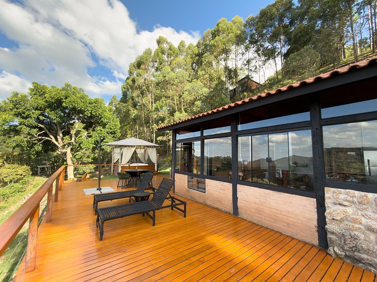 Jacuzzi com vista nas montanhas Refúgio romântico