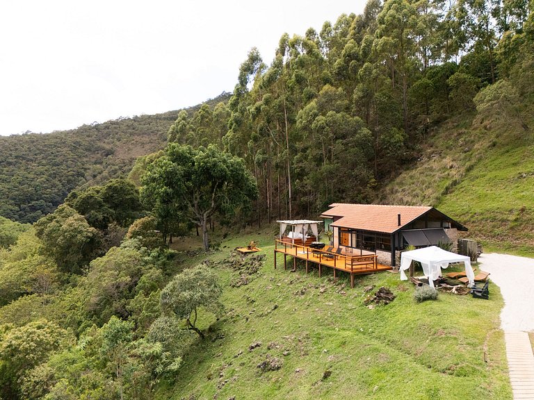 Jacuzzi com vista nas montanhas Refúgio romântico