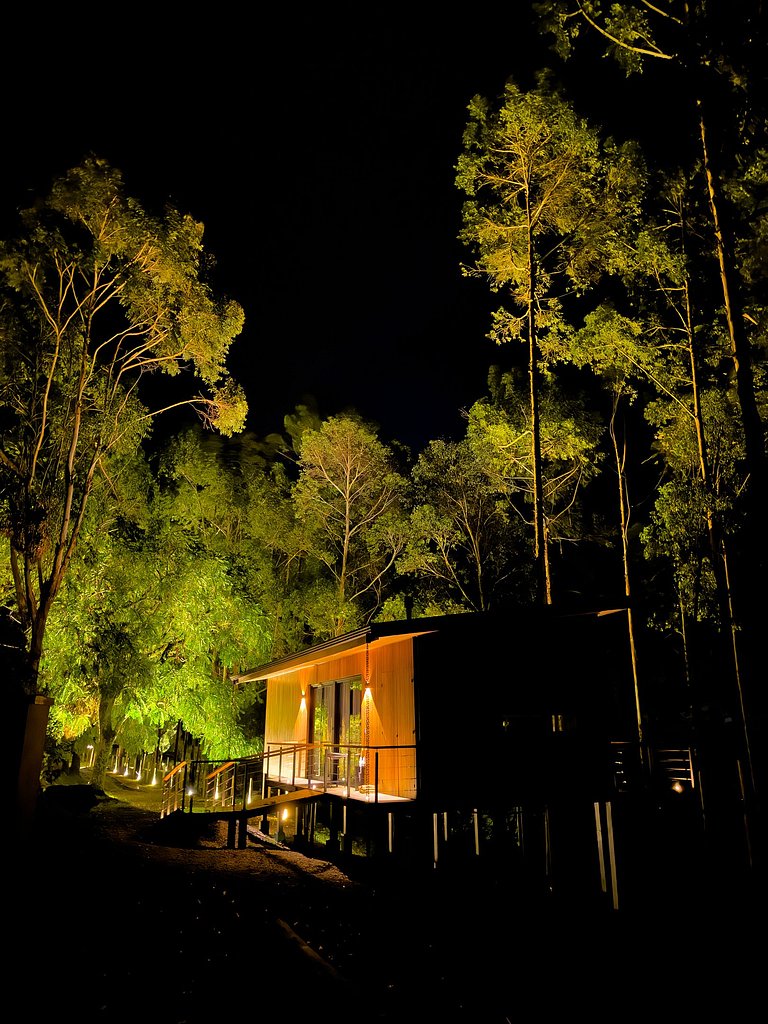 Casa na árvore ofurô + vista nas montanhas | única