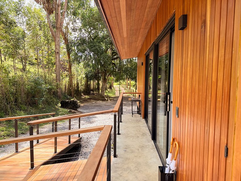 Casa na árvore ofurô + vista nas montanhas | única