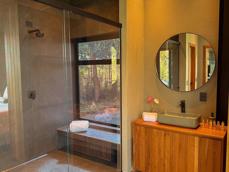 Casa na árvore ofurô + vista nas montanhas | única