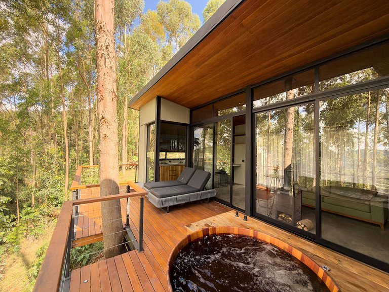 Casa na árvore ofurô + vista nas montanhas | única