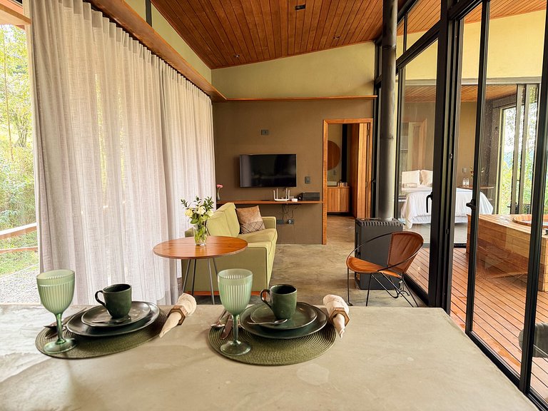 Casa na árvore ofurô + vista nas montanhas | única