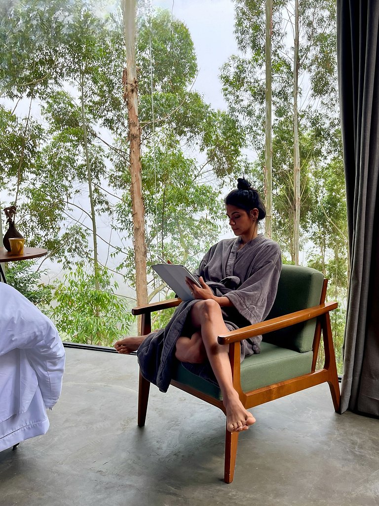 Restart Homes Casa na árvore ofurô vista montanhas